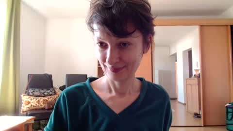 Snapshot of bebacksooon chatting on May 5, 2026, 12:24 pm Raluca online show from May 5, 2026, 12:24 pm