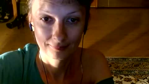 Snapshot of bebacksooon chatting on June 11, 2026, 8:40 pm Raluca online show from June 11, 2026, 8:40 pm