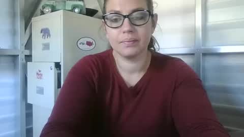 Snapshot of beccabee37 chatting on March 19, 2026, 5:39 pm beccabee37 online show from March 19, 2026, 5:39 pm