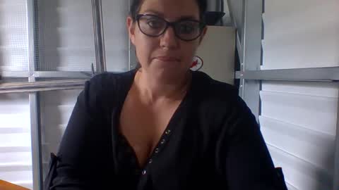 Snapshot of beccabee37 chatting on March 25, 2026, 4:24 pm beccabee37 online show from March 25, 2026, 4:24 pm