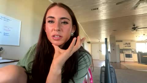 beccaraexoxo online show from June 10, 2026, 11:57 pm