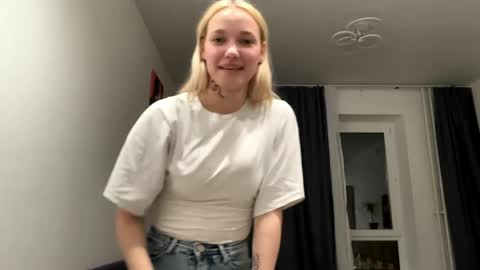 Snapshot of beckieapollo chatting on June 2, 2026, 9:28 pm Kate online show from June 2, 2026, 9:28 pm