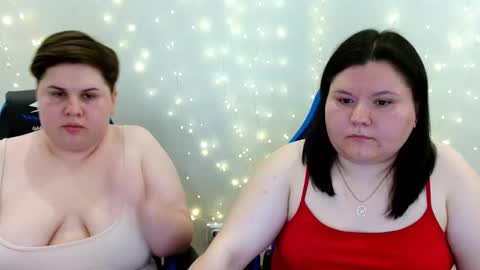 Snapshot of beckyandellen chatting on May 19, 2026, 6:25 pm BeckyAndEllen online show from May 19, 2026, 6:25 pm