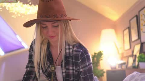 beckyissweetie online show from May 17, 2026, 8:34 am