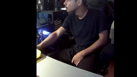 Snapshot of bedstuymonstercock90 chatting on November 23, 2025, 6:08 pm hungnheavy online show from November 23, 2025, 6:08 pm