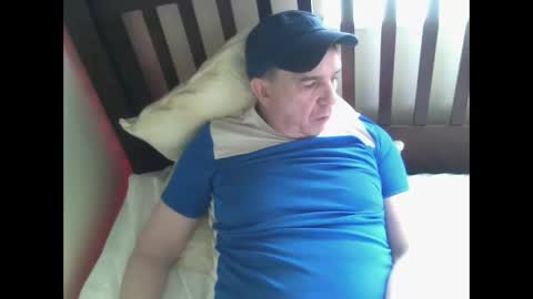 Snapshot of bedwetboy chatting on April 26, 2026, 1:42 pm Bedwetboys online show from April 26, 2026, 1:42 pm