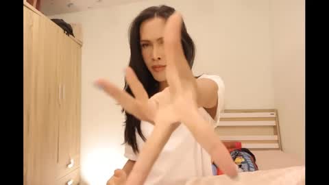 bee_thai online show from February 14, 2025, 6:19 pm