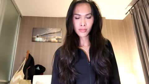 bee_thai online show from June 3, 2026, 10:15 pm