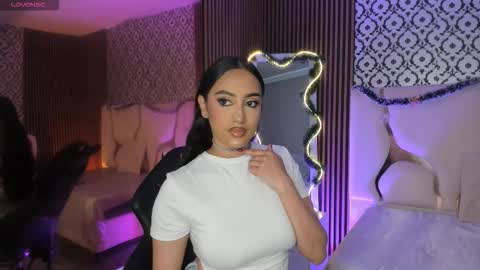 BELLA online show from November 27, 2025, 1:57 pm