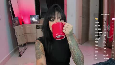 Snapshot of beelzebosss chatting on December 19, 2025, 11:23 pm Daniela ur fav living dead girl online show from December 19, 2025, 11:23 pm