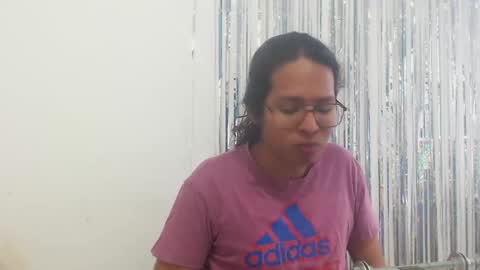 Snapshot of beentage chatting on November 3, 2025, 8:43 pm Alex online show from November 3, 2025, 8:43 pm