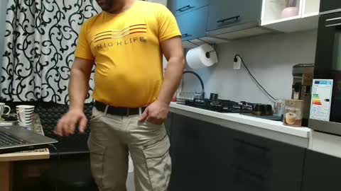 kevin and Bella online show from December 22, 2024, 2:27 pm