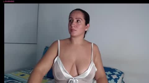 hadid online show from October 2, 2025, 4:41 am