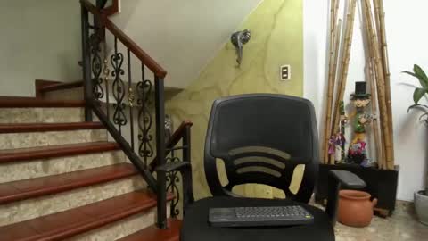 independent model online show from December 3, 2024, 11:46 pm