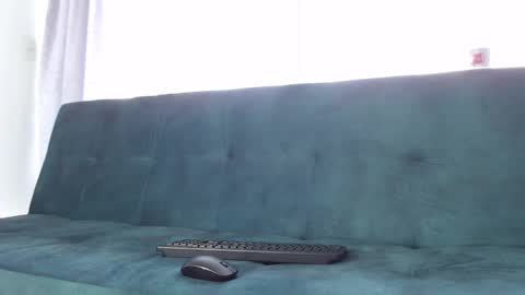 independent model online show from January 17, 2025, 10:12 pm