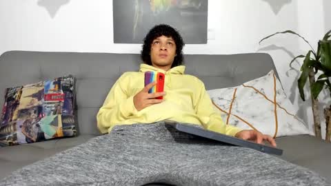 independent model online show from March 4, 2025, 10:46 am