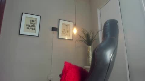 Snapshot of belinda_hills chatting on December 30, 2024, 8:15 pm belinda online show from December 30, 2024, 8:15 pm