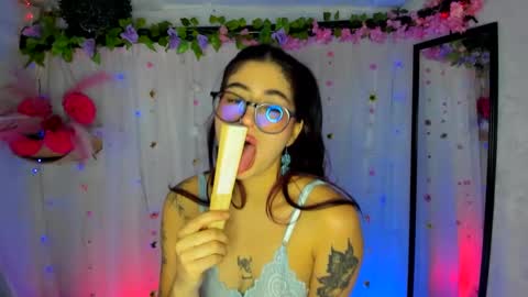 modelo independiente online show from October 1, 2025, 6:36 pm