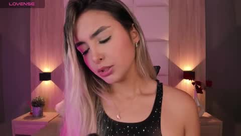 Bella cam online show from October 7, 2025, 7:11 pm