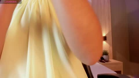 Snapshot of bella1207 chatting on April 25, 2026, 7:22 pm Bella cam online show from April 25, 2026, 7:22 pm