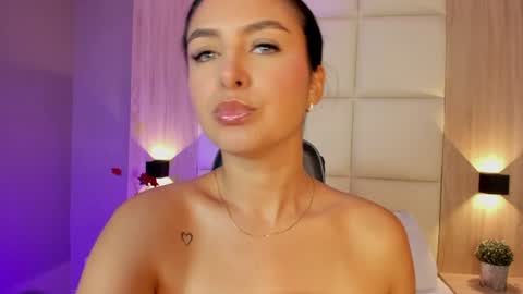 Snapshot of bella1207 chatting on June 13, 2026, 7:01 pm Bella cam online show from June 13, 2026, 7:01 pm