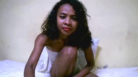 bella193999 online show from December 5, 2024, 12:44 pm