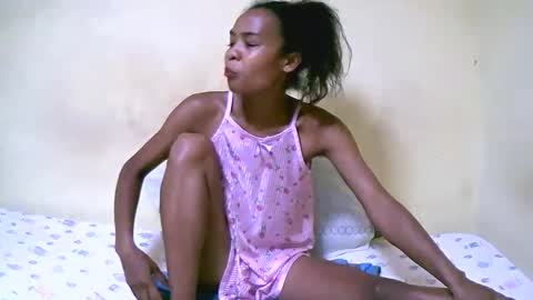 bella193999 online show from December 16, 2024, 3:22 pm