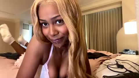 Snapshot of bella19sua chatting on October 5, 2025, 9:02 pm bella19sua online show from October 5, 2025, 9:02 pm