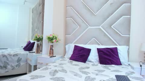 BELLA  online show from December 1, 2025, 4:06 am