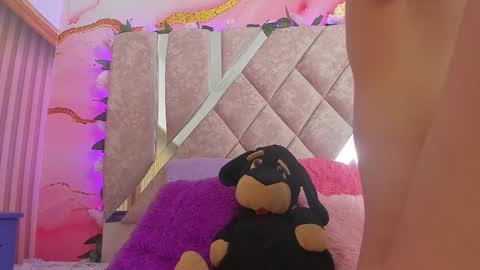 Melanie  online show from March 5, 2026, 10:33 am