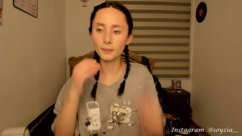 Snapshot of bella__w chatting on December 3, 2024, 4:03 am Zia online show from December 3, 2024, 4:03 am