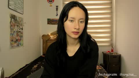 Snapshot of bella__w chatting on February 22, 2025, 4:51 pm Zia online show from February 22, 2025, 4:51 pm