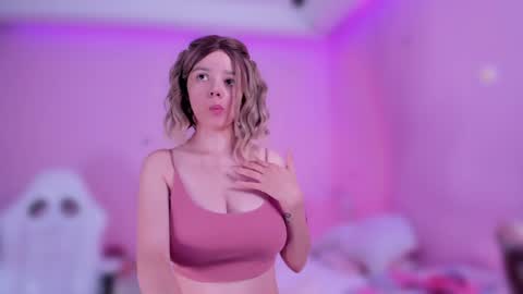 isabella online show from February 1, 2025, 11:37 pm