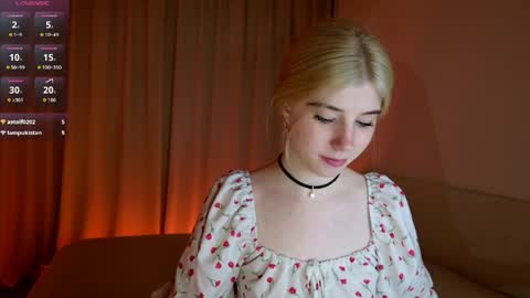 Snapshot of bella_amoury chatting on May 14, 2026, 6:37 pm Bella online show from May 14, 2026, 6:37 pm