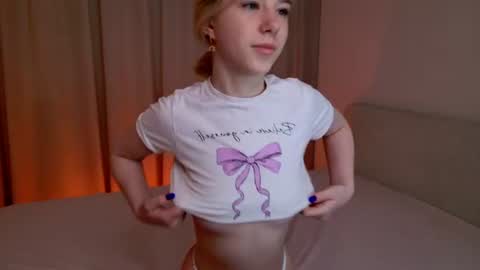 Snapshot of bella_amoury chatting on June 20, 2026, 11:35 am Bella online show from June 20, 2026, 11:35 am