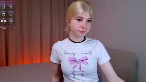 Snapshot of bella_amoury chatting on July 13, 2026, 8:11 pm Bella online show from July 13, 2026, 8:11 pm