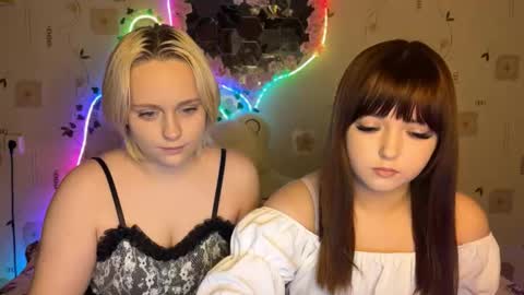 bella_and_alice online show from October 10, 2025, 2:05 pm