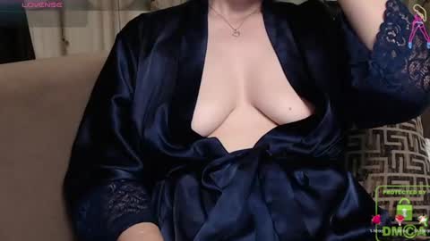 Snapshot of bella_antoniaxo chatting on June 16, 2026, 8:28 am Antonia online show from June 16, 2026, 8:28 am