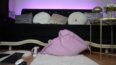 Emma  Bella online show from February 28, 2025, 11:34 pm