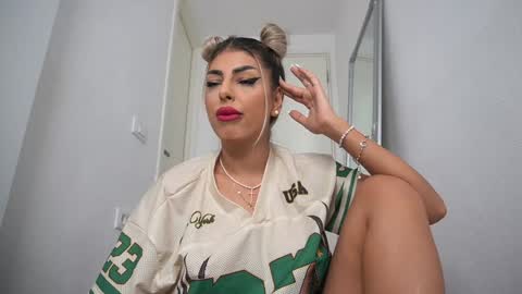 Emma  Bella online show from September 14, 2025, 11:37 pm