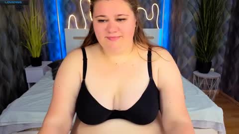 Snapshot of bella_blvack chatting on May 7, 2026, 6:19 am bella_blvack online show from May 7, 2026, 6:19 am