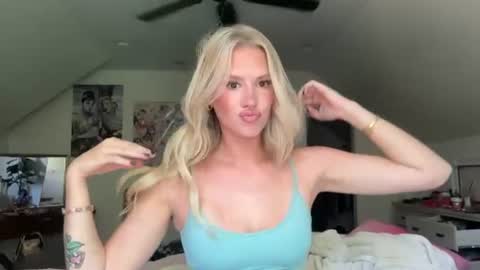 Snapshot of bella_christian chatting on July 14, 2026, 4:23 pm Bella Baby online show from July 14, 2026, 4:23 pm