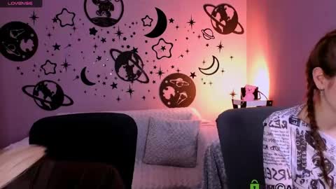 Snapshot of bella_dorn chatting on June 6, 2026, 9:25 am Bella online show from June 6, 2026, 9:25 am