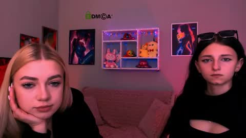 Snapshot of bella_dorn chatting on June 17, 2026, 9:23 am Bella online show from June 17, 2026, 9:23 am