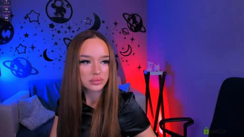Snapshot of bella_dorn chatting on August 4, 2026, 7:27 pm Bella online show from August 4, 2026, 7:27 pm