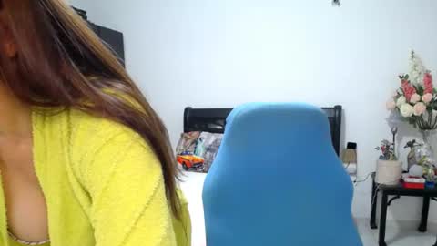 Snapshot of bella_ghisell chatting on July 25, 2026, 6:05 pm Bella online show from July 25, 2026, 6:05 pm