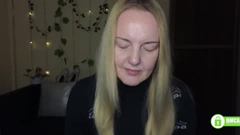 Snapshot of bella_hadatt chatting on February 27, 2026, 12:27 pm Bella online show from February 27, 2026, 12:27 pm