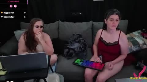 Bella James online show from December 19, 2025, 5:42 pm