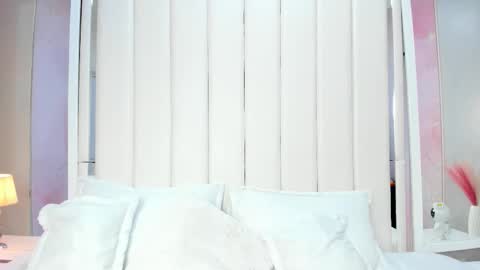 Mia online show from October 16, 2025, 1:01 pm