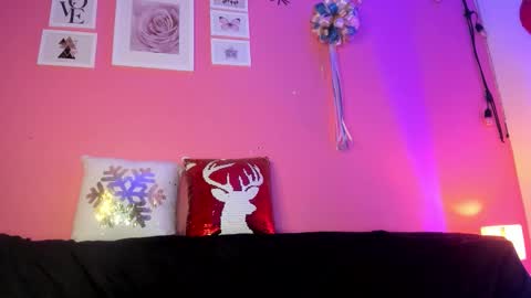 Bella Ponce  online show from November 25, 2025, 2:50 pm